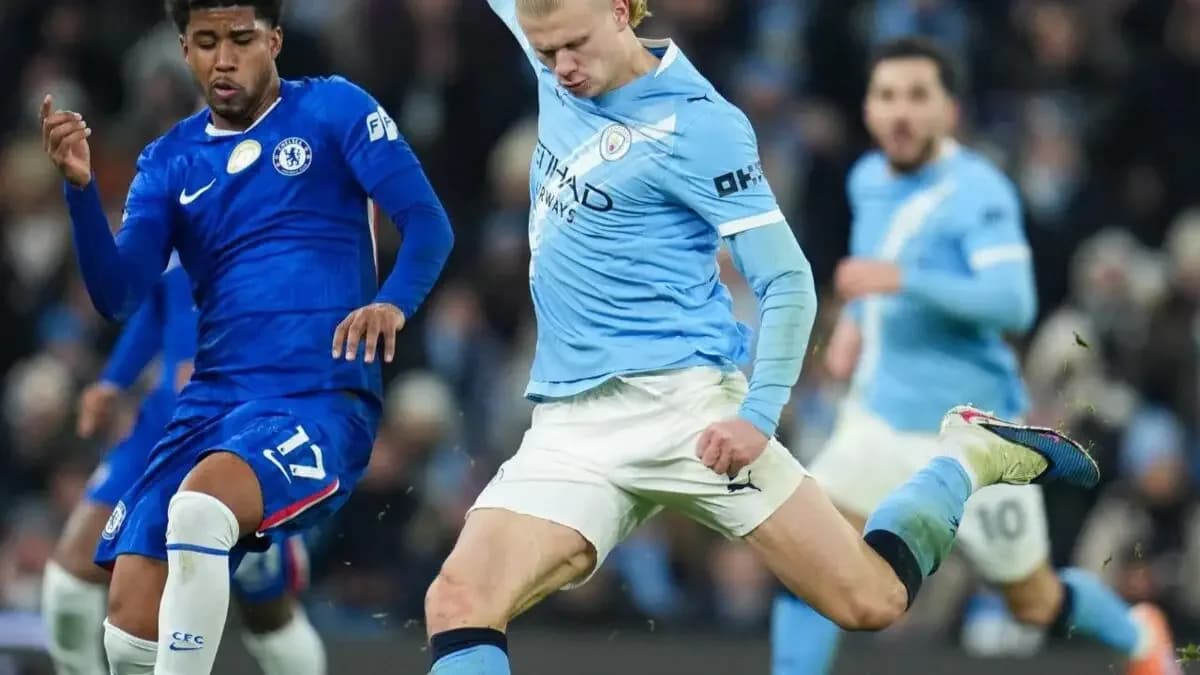 Manchester City s'impose à Chelsea et relance la lutte pour le titre en Premier League