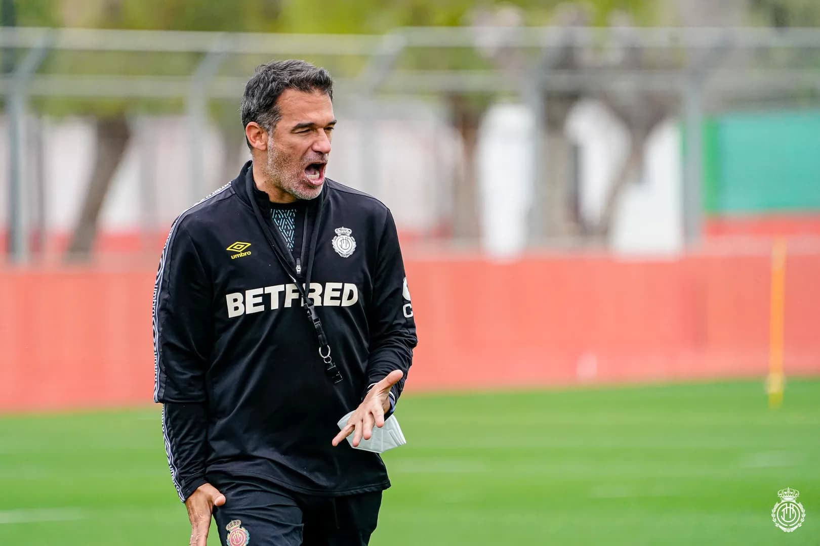 García Plaza critique sévèrement la prestation du Séville FC face à Levante